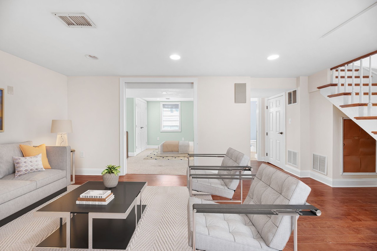 100 N Columbus St - Photo 2 of 43