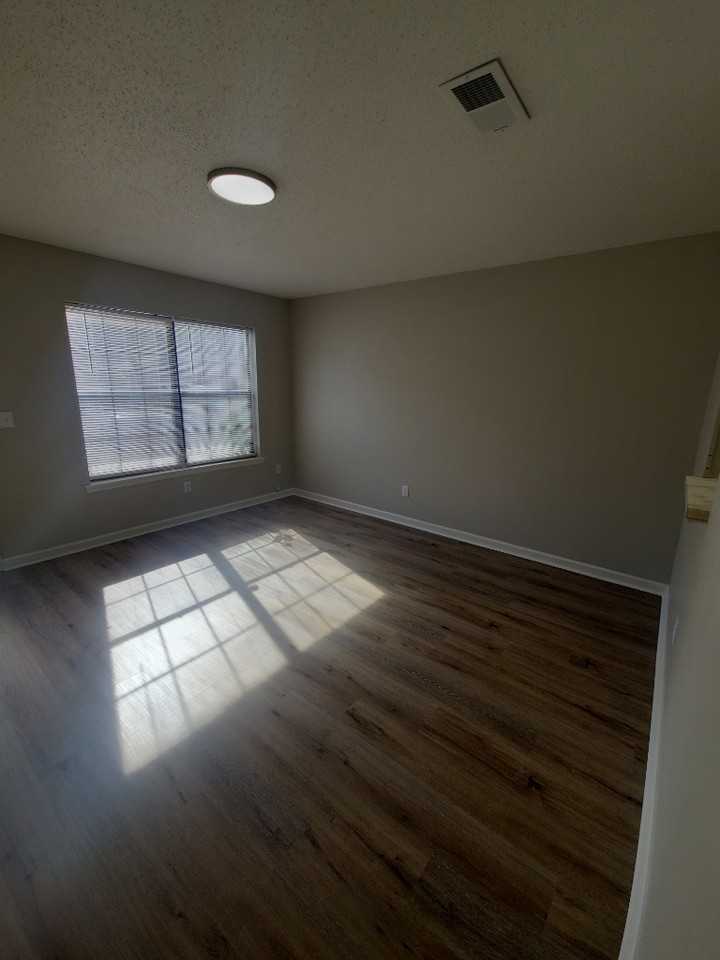 215 First St Se #B - Photo 3 of 15