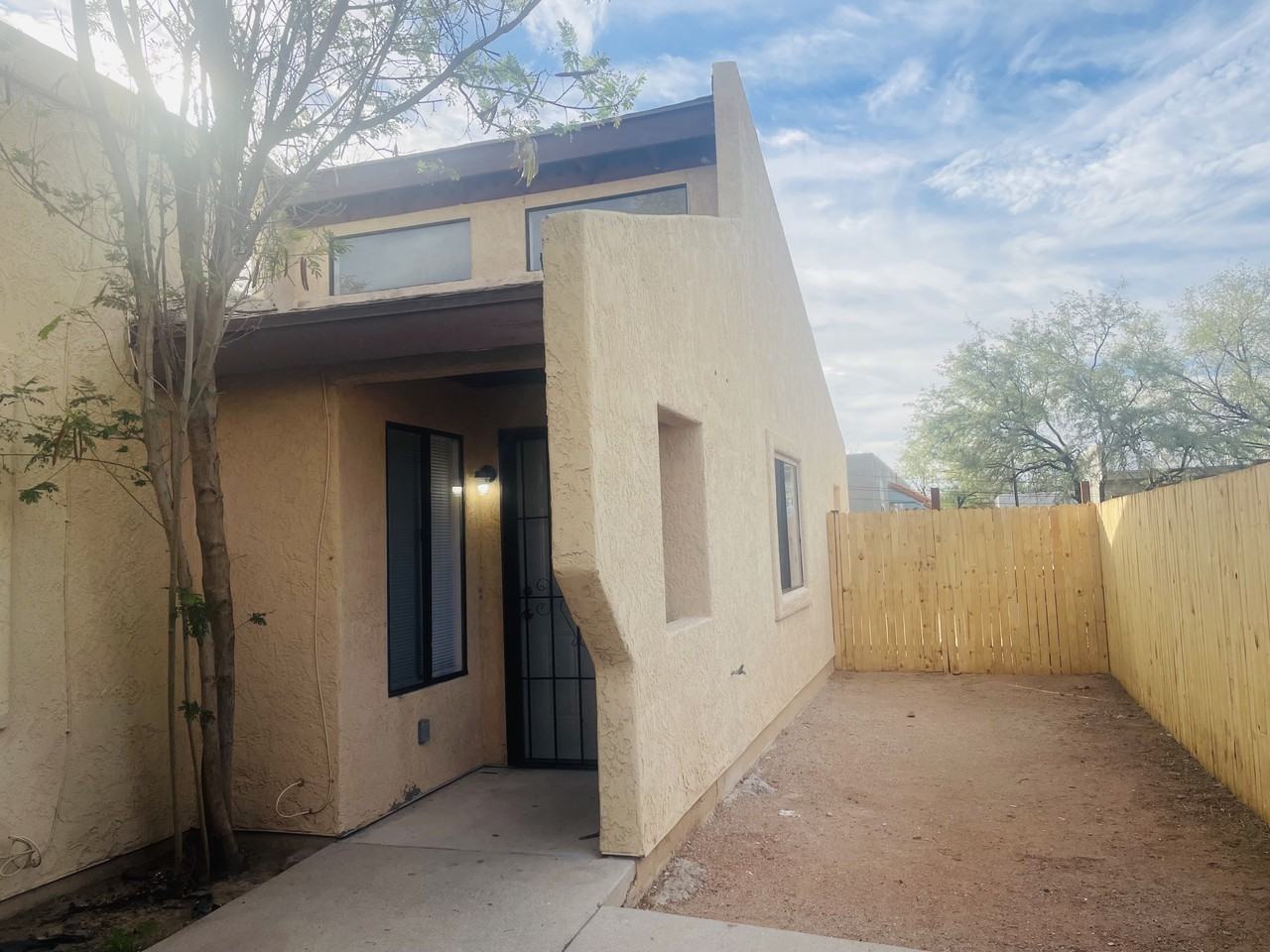 5608 E 26Th St - Photo 2 of 17