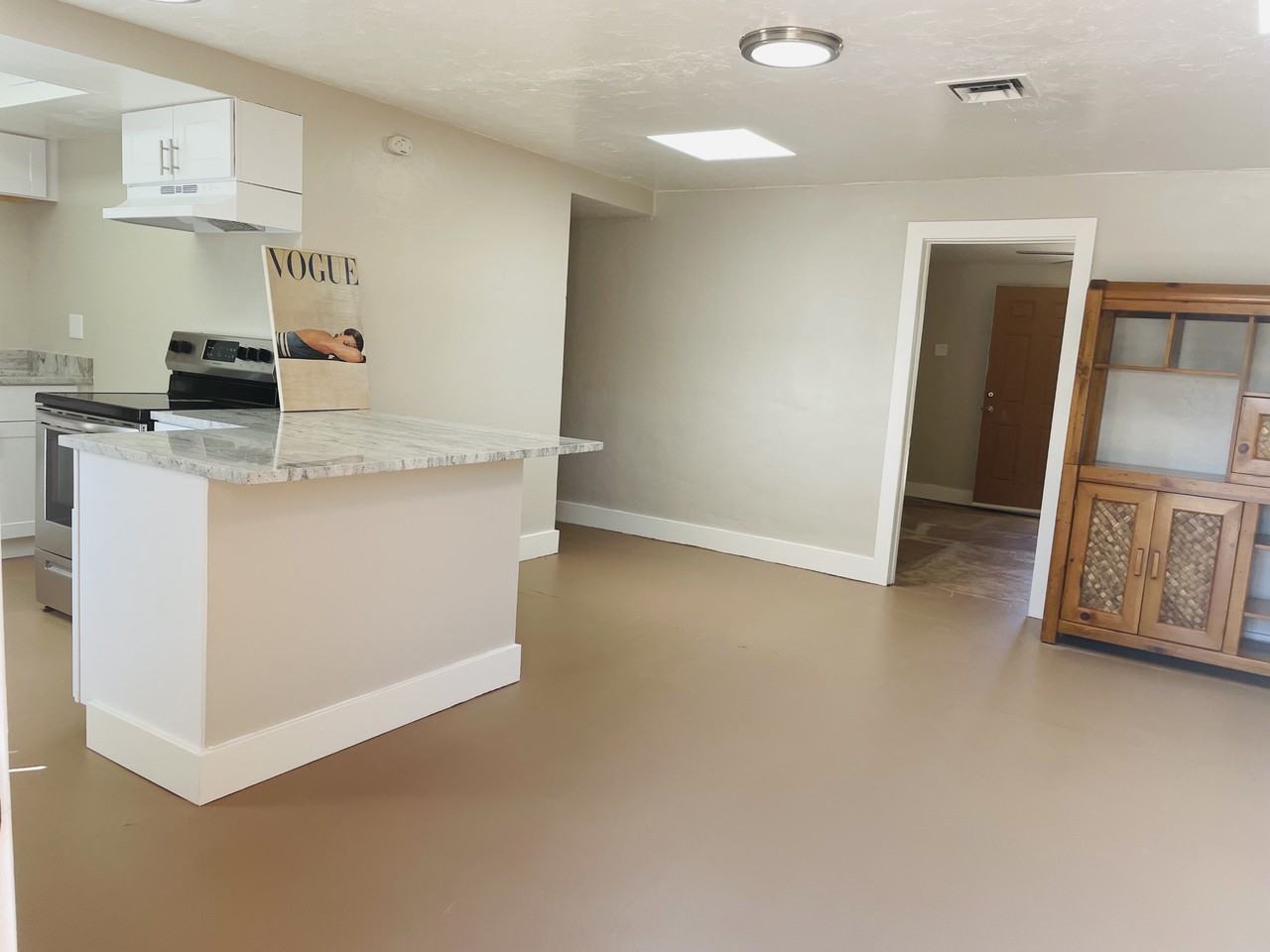 2945 N Cherry Ave - Photo 2 of 19