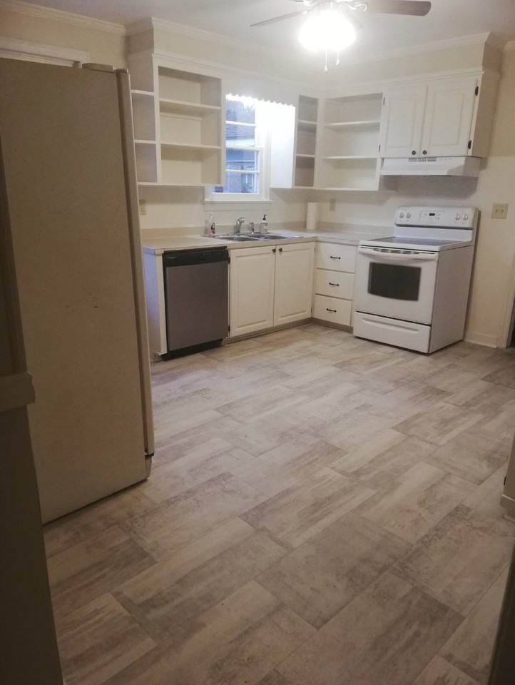 123 Wilson Dr - Photo 2 of 5