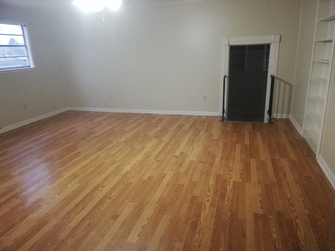 123 Wilson Dr - Photo 3 of 5