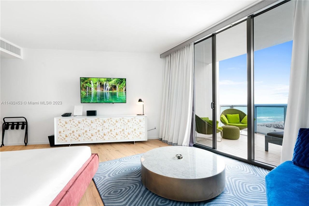 2201 Collins Ave #1226 - Photo 2 of 20