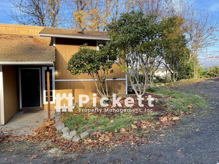 4619 Beach Dr E, Port Orchard, WA 98366 2 Bedroom House for 1,550