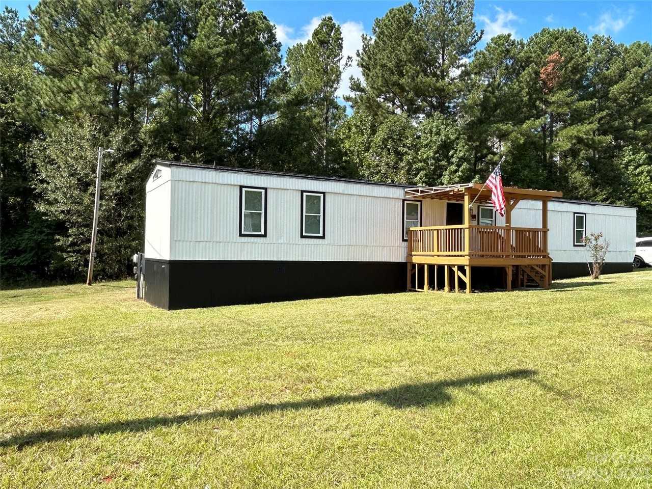 898 Reynolds Rd, Chesnee, SC 29323 5 Bedroom Apartment for 750/month