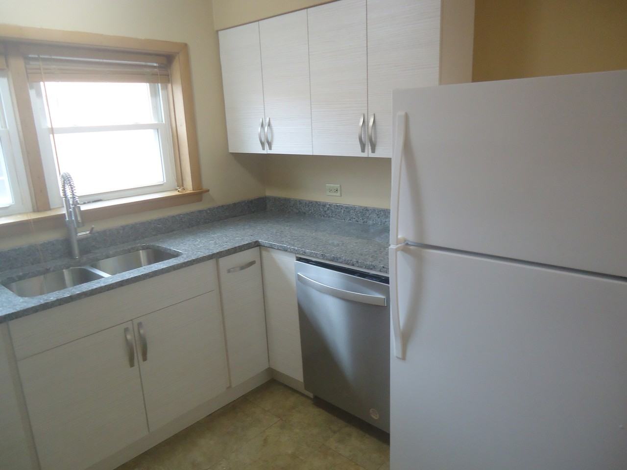 4950 Greenwood Street #3E - Photo 5 of 26