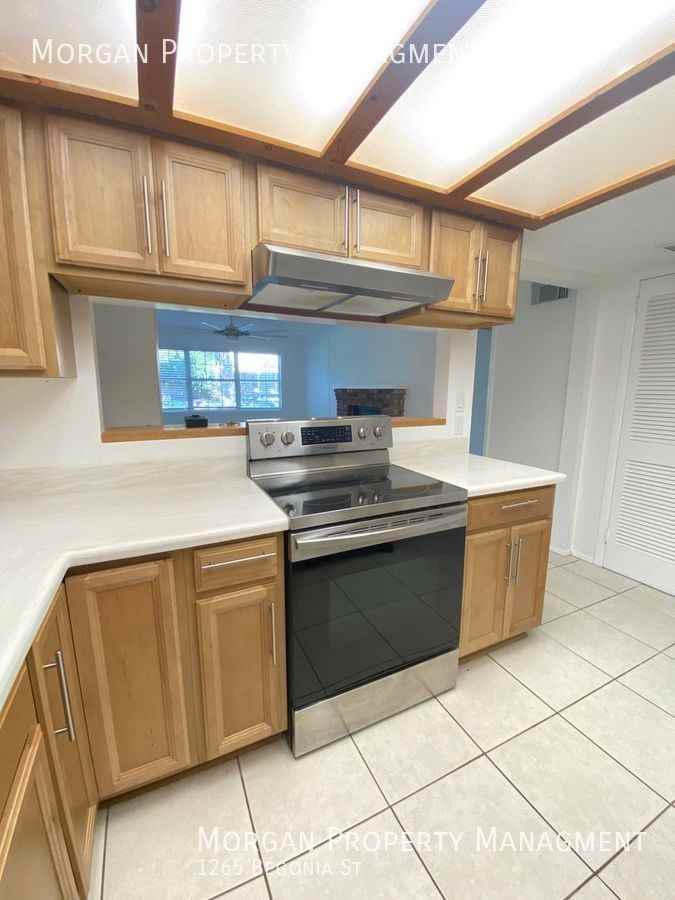 1265 Begonia St - Photo 3 of 15