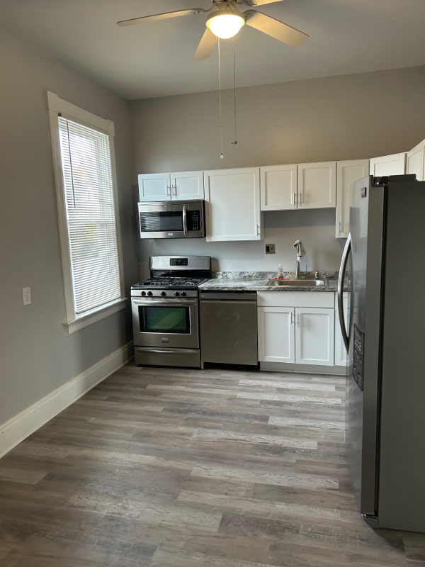 909 Walnut St - Photo 3 of 20