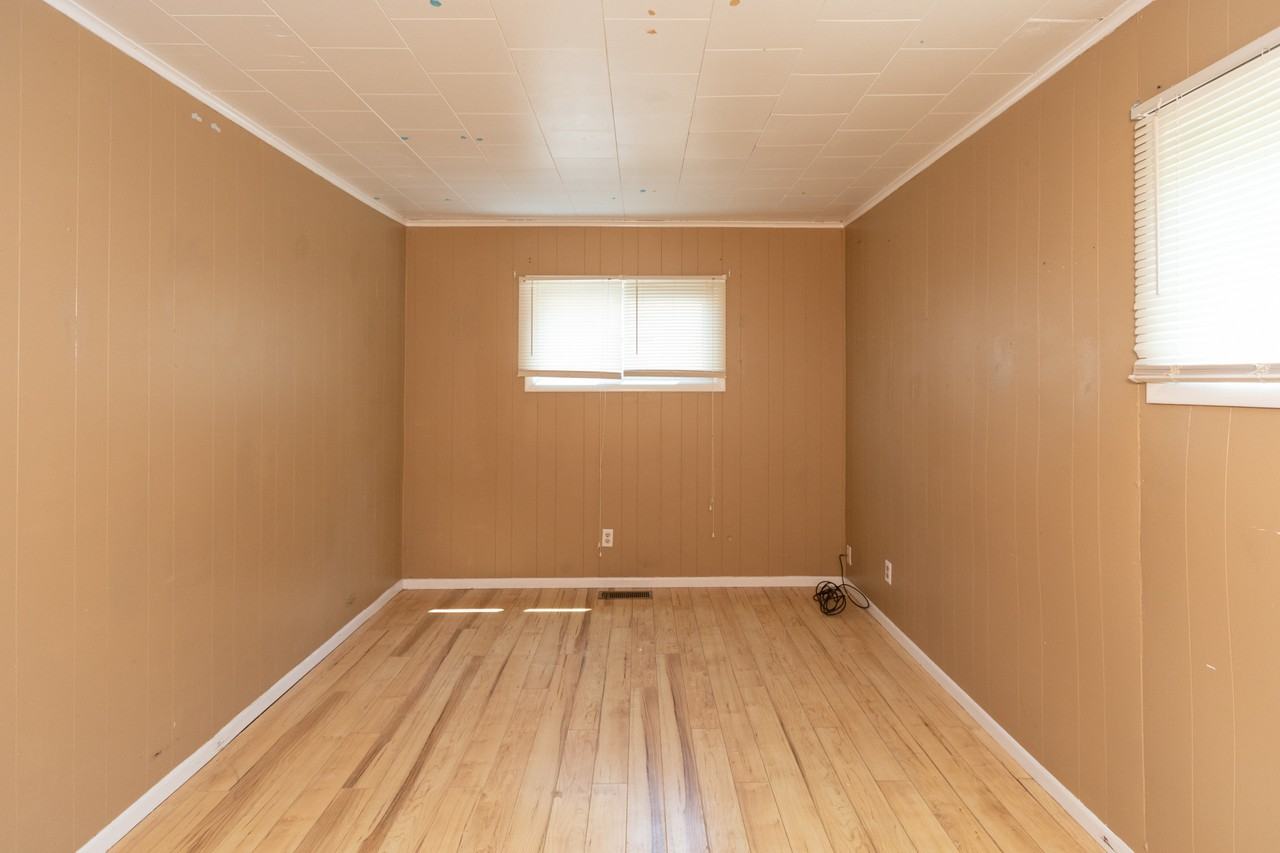 114 N Calvert St - Photo 4 of 11