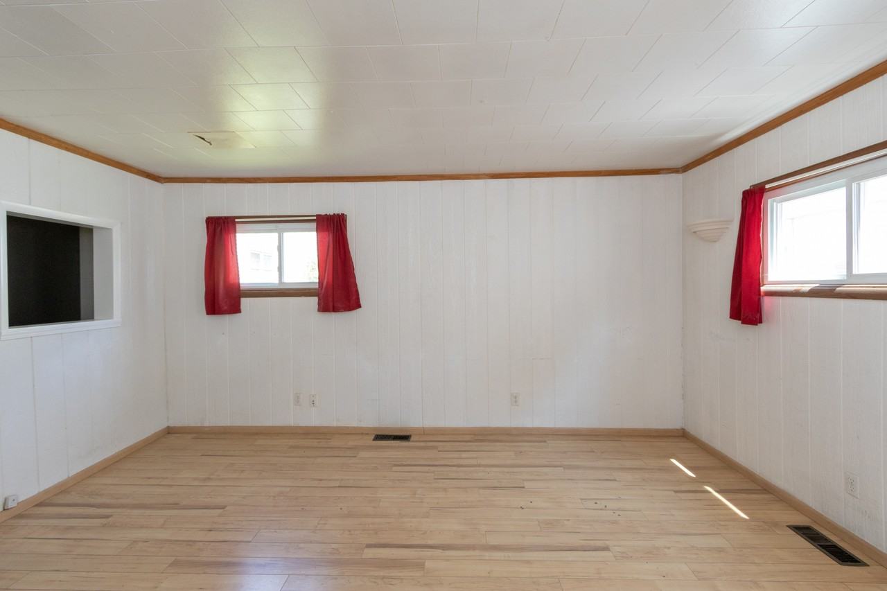 114 N Calvert St - Photo 5 of 11