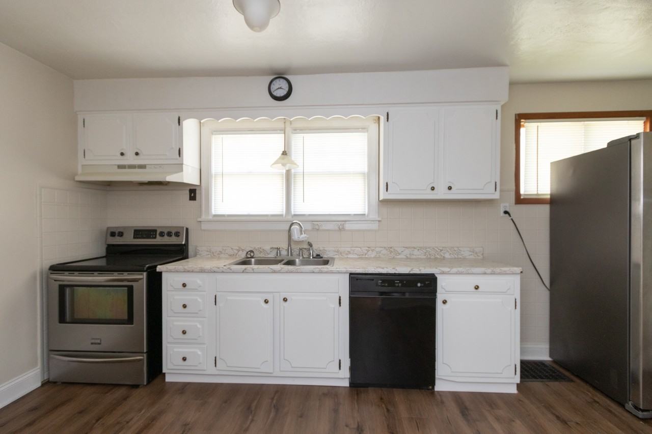 114 N Calvert St - Photo 6 of 11