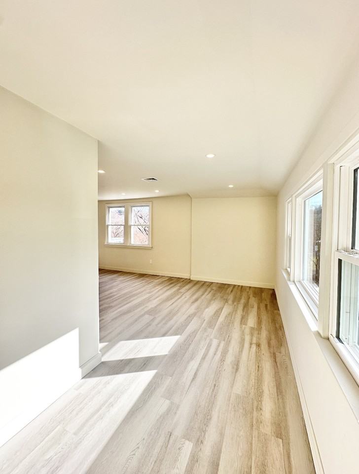 137 South Kensico Avenue #137 - Photo 3 of 18