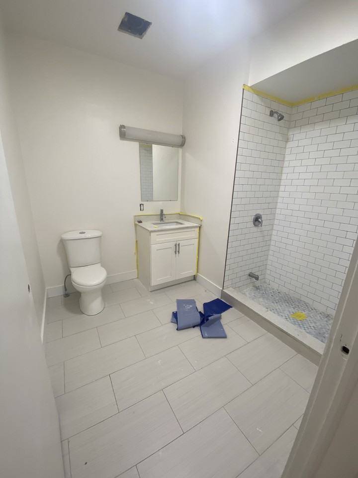 Mississaga Street 5plex. - Photo 6 of 8