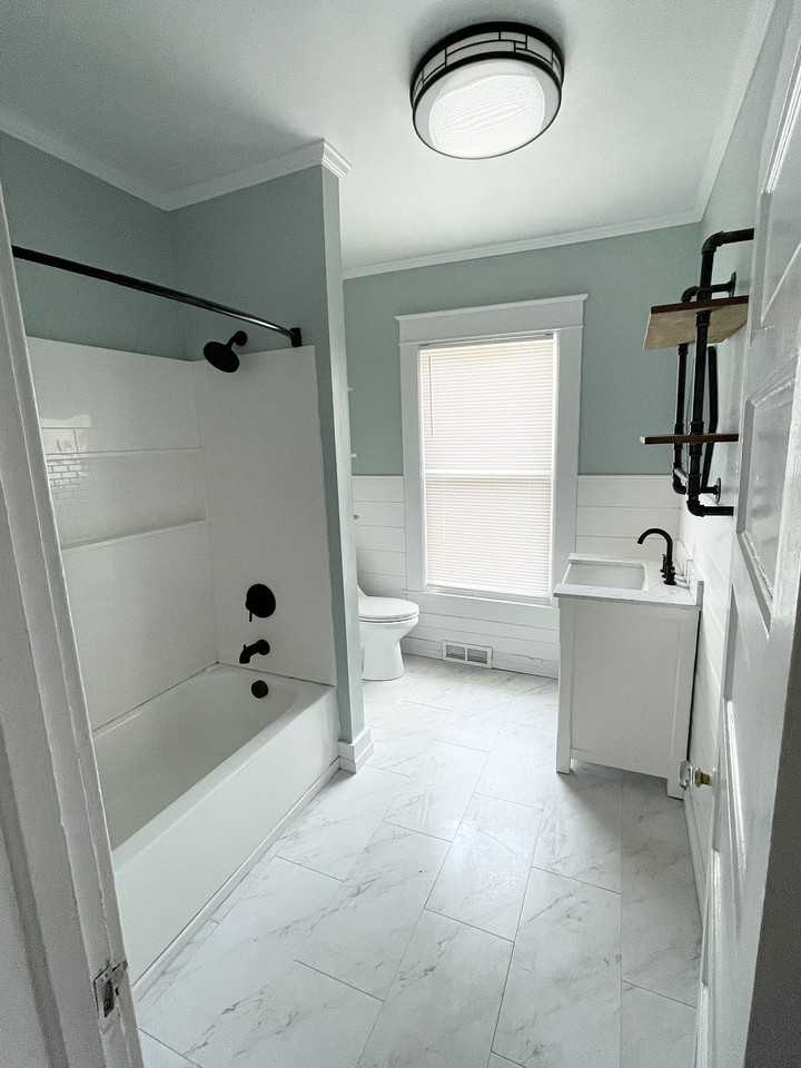 112 N Mendenhall St #B - Photo 3 of 7