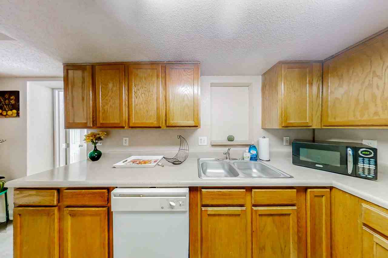 Richmond Circle Southeast - Photo 6 of 8