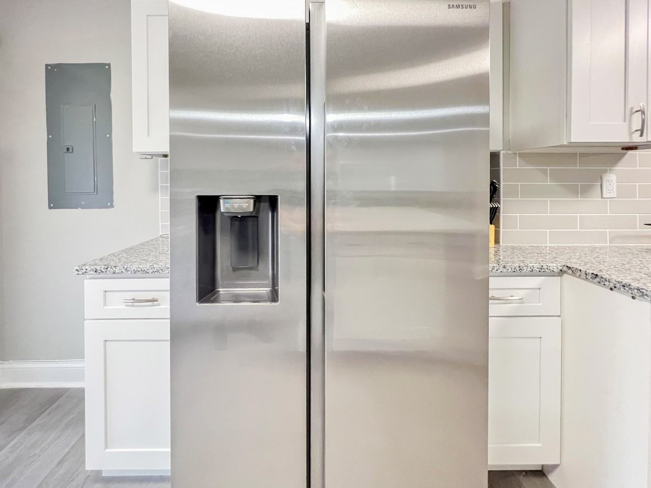 Versailles St - Photo 2 of 10