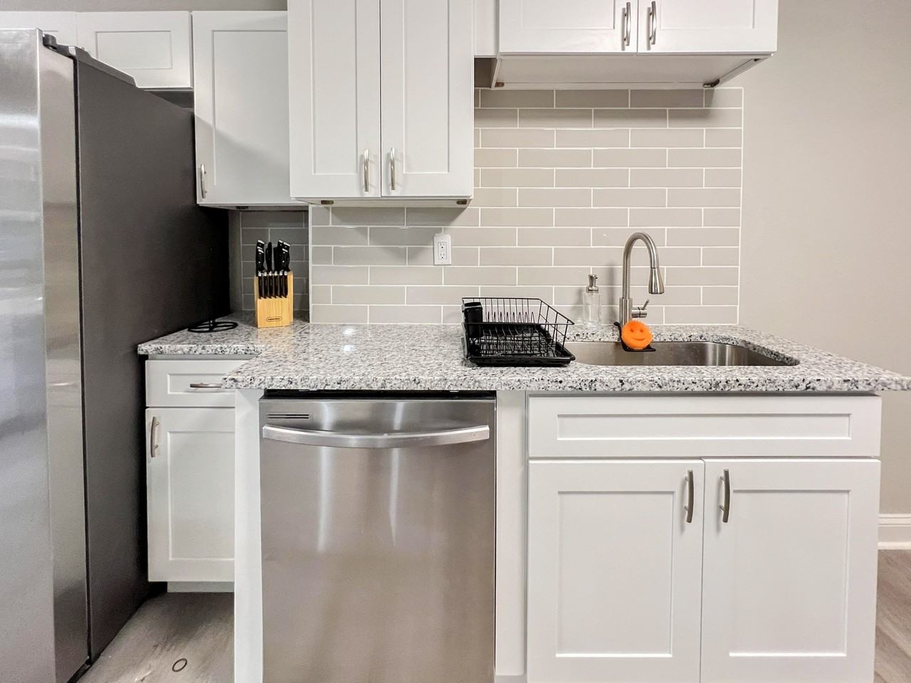 Versailles St - Photo 4 of 10