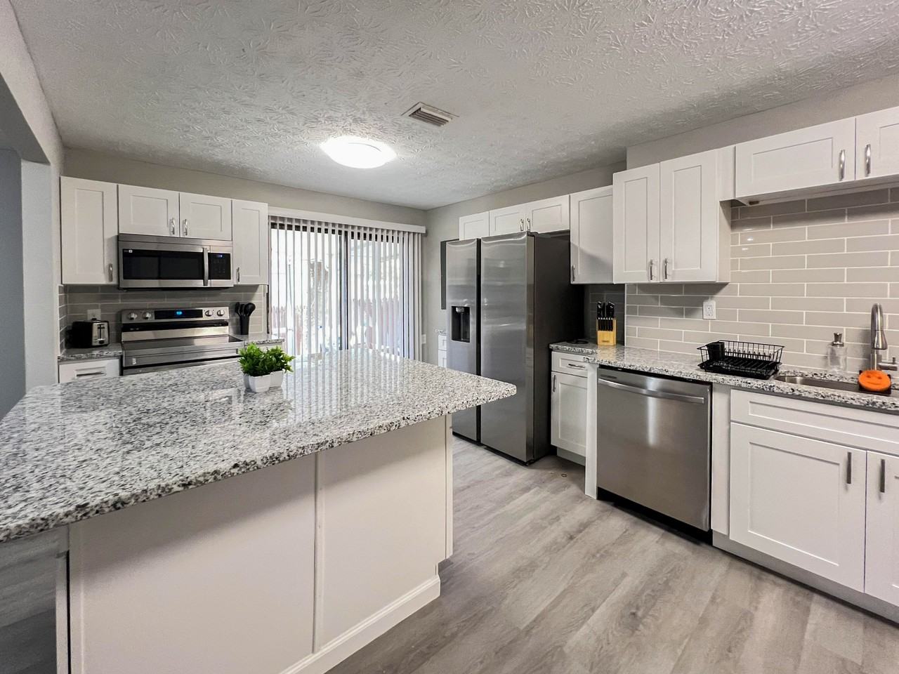 Versailles St - Photo 7 of 10