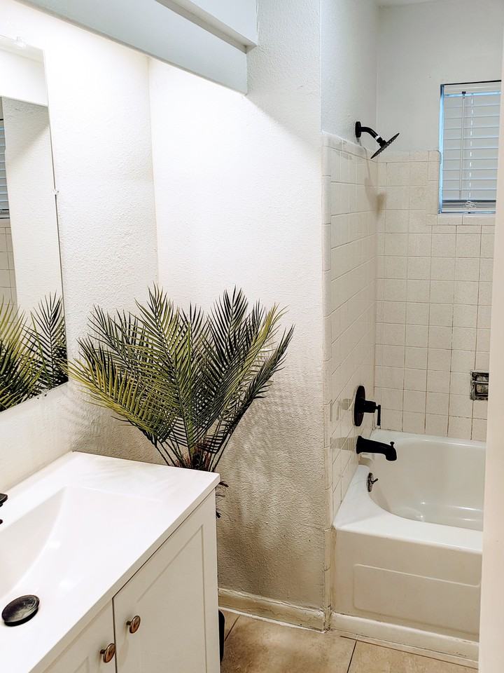 Claridge Dr - Photo 2 of 8