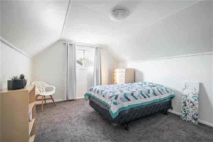 556 Smithfield Ave, Winnipeg, MB R2V 0E3 4 Bedroom House for 1,845