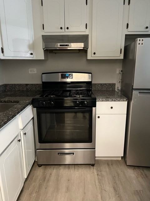 390 Executive Drive - Photo 2 of 6