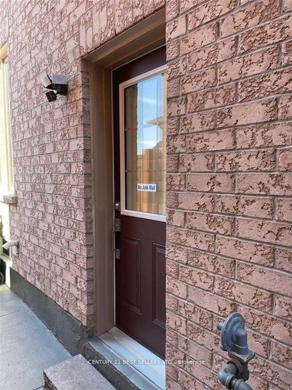 32 Stephanie Avenue - Photo 2 of 10