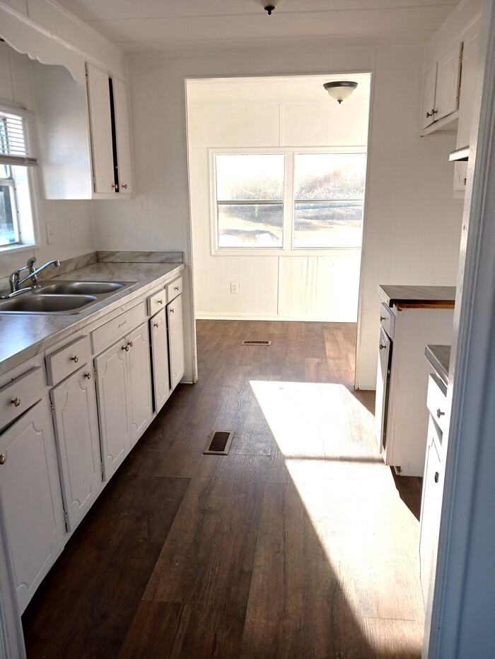 1731 Billings Dr - Photo 2 of 7