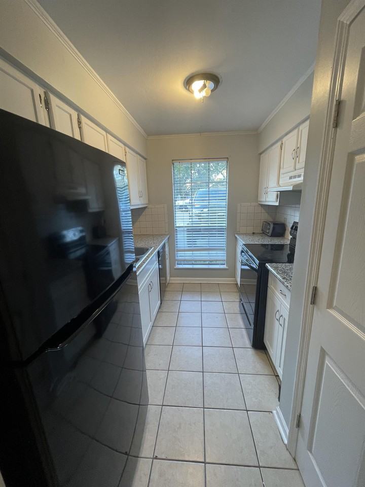 7047 Meadow Park Ave #1 - Photo 3 of 10