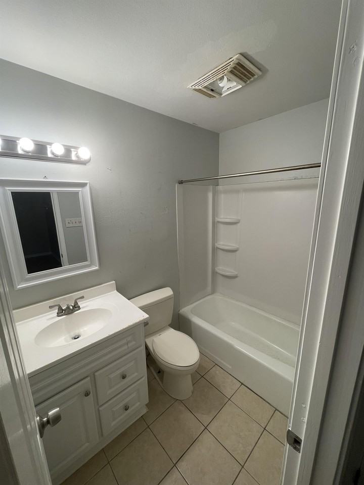 7047 Meadow Park Ave #1 - Photo 5 of 10