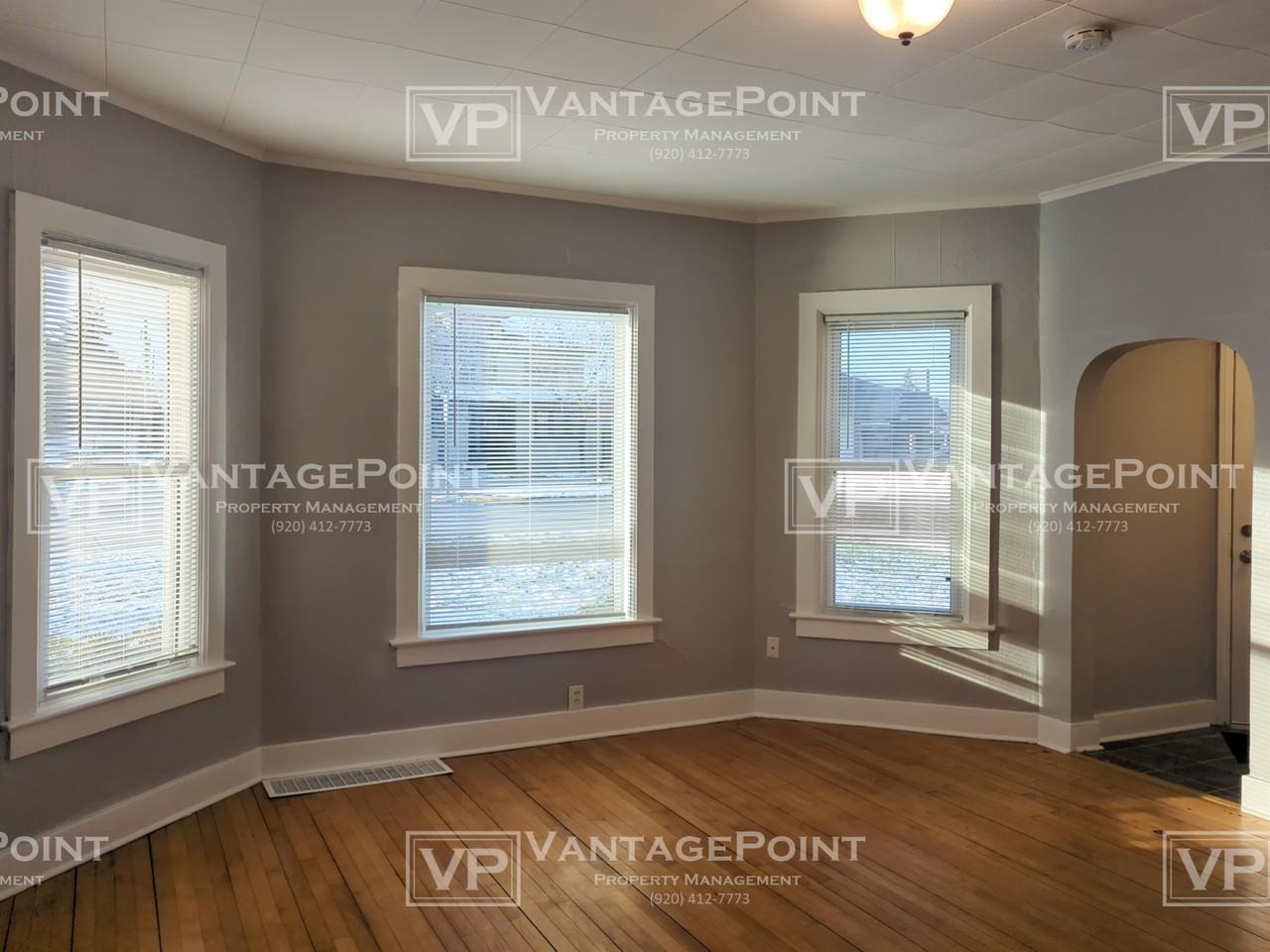 1313 S Webster Ave - Photo 2 of 9