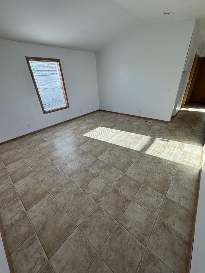 537 34th Ave Nw - Photo 3 of 10
