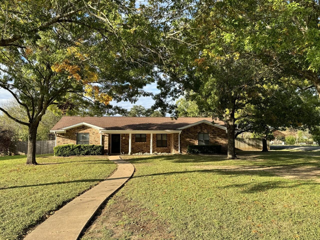 140 Towne West Dr - Photo 3 of 42