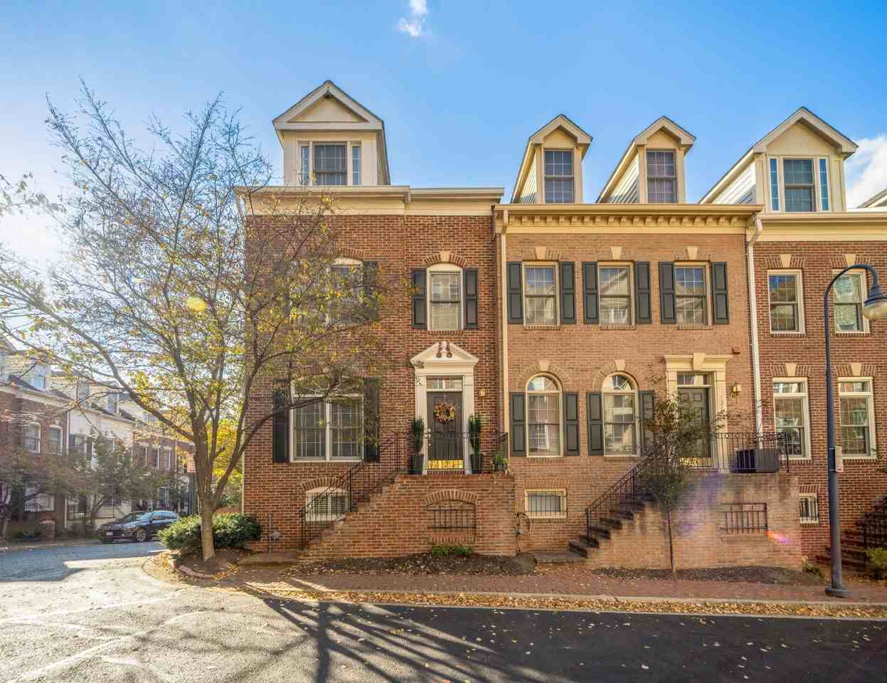 1316 N Adams Ct - Photo 3 of 37