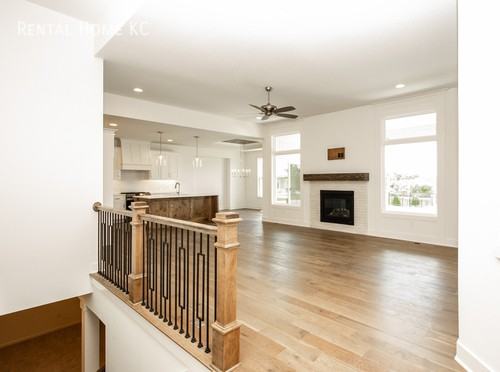 8302 Pickering St - Photo 2 of 33