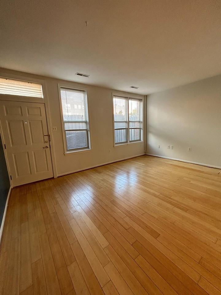 7 14th St Ne #7 - Photo 2 of 17
