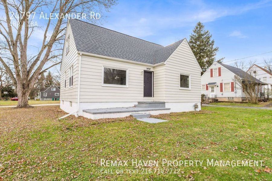 24797 Alexander Rd - Photo 2 of 30