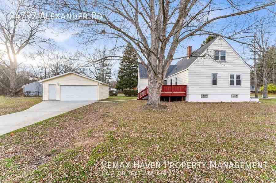 24797 Alexander Rd - Photo 3 of 30