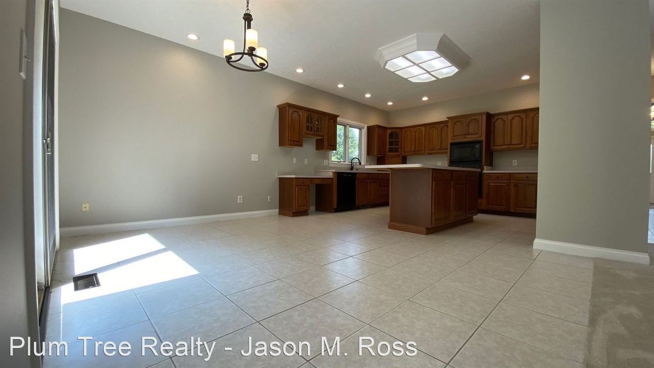 5665 Stone Lake Dr - Photo 3 of 29