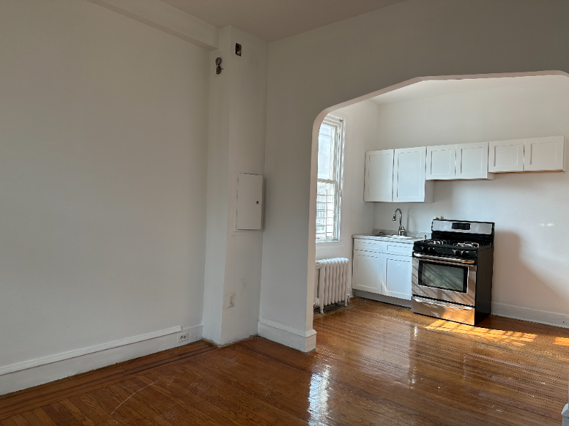 5259 W Jefferson St #1 - Photo 3 of 9