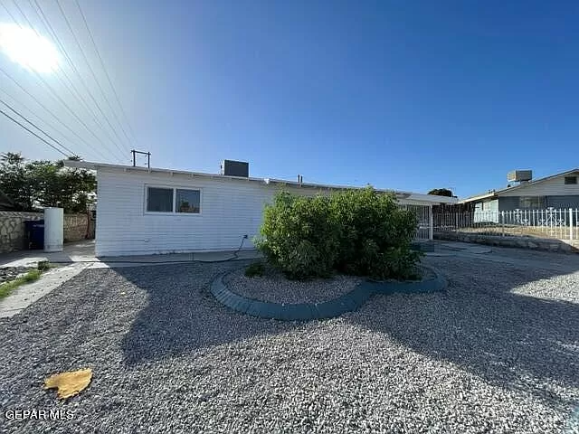 827 Chile Pl - Photo 3 of 31