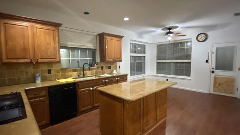 8105 Eagle Dr - Photo 3 of 11