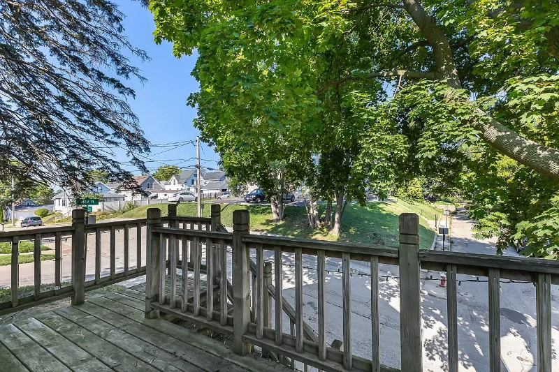 1505 Cornell St - Photo 3 of 22