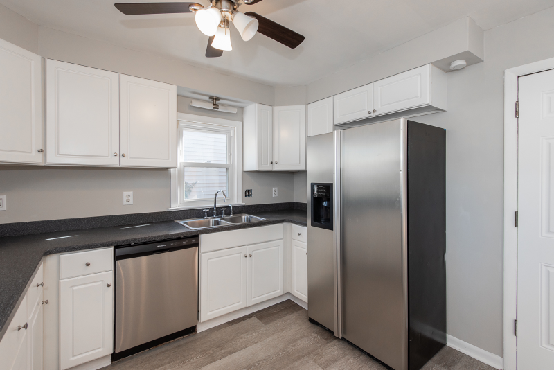 9615 Corregidor Dr - Photo 3 of 30