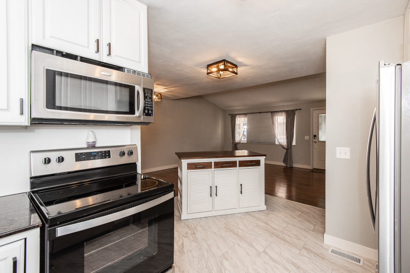 317 South Pam Avenue - Photo 3 of 35