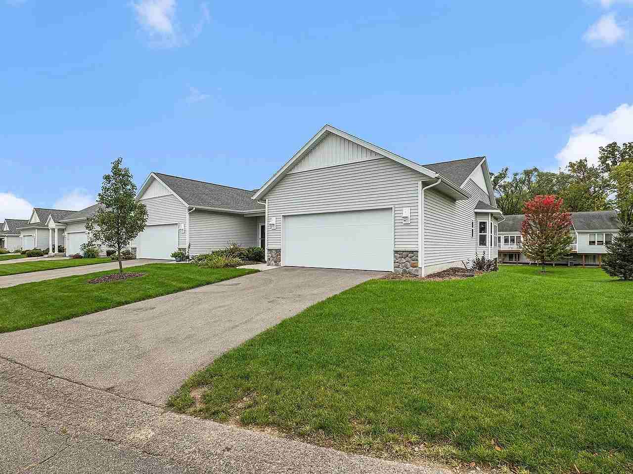 260 Shoreside North Dr Se #66 - Photo 2 of 22