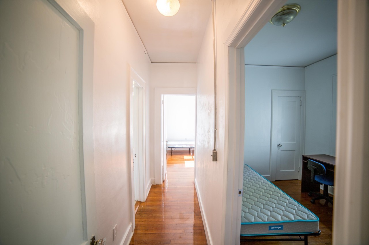1012 Sw 3rd Ave #1 - Photo 4 of 17