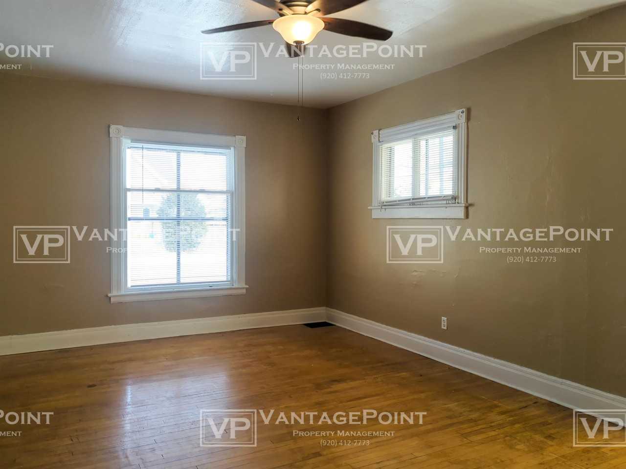 2743 Hall Ave Lowr - Photo 2 of 12