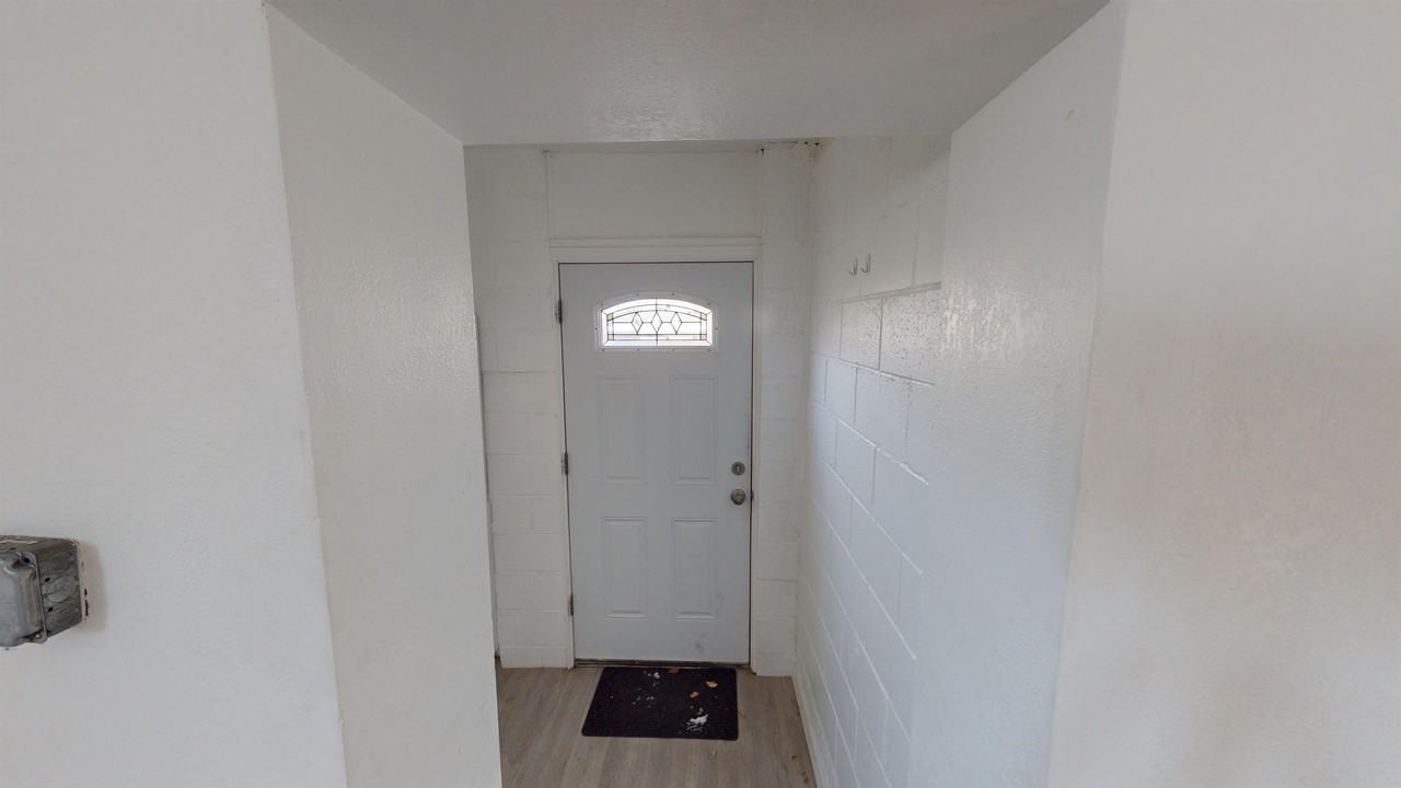 756 1/2 Maple St #B - Photo 2 of 13