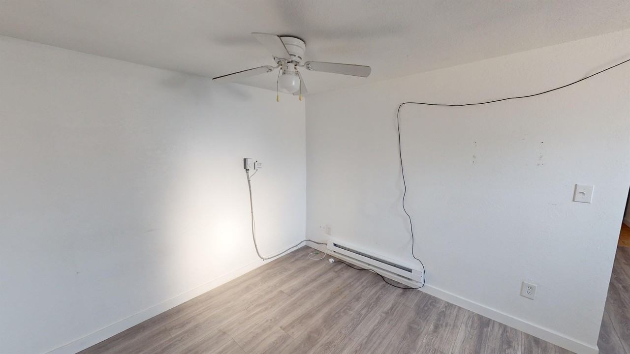 756 1/2 Maple St #B - Photo 4 of 13