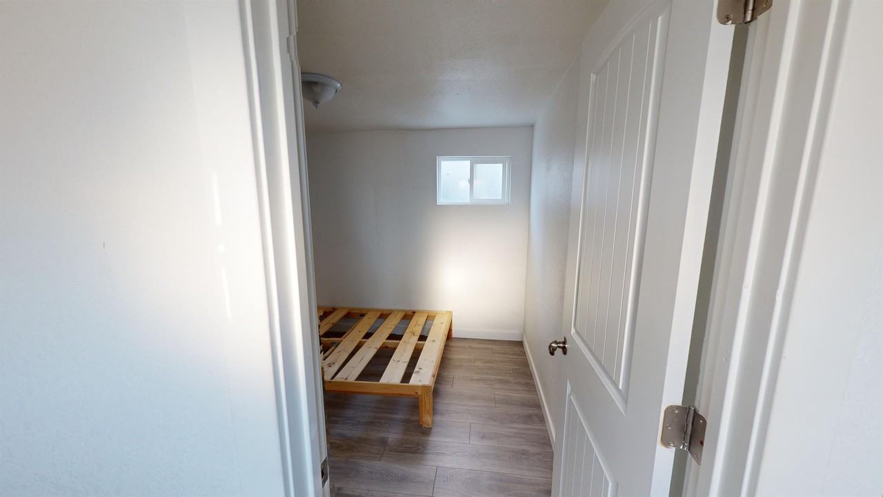 756 1/2 Maple St #B - Photo 6 of 13
